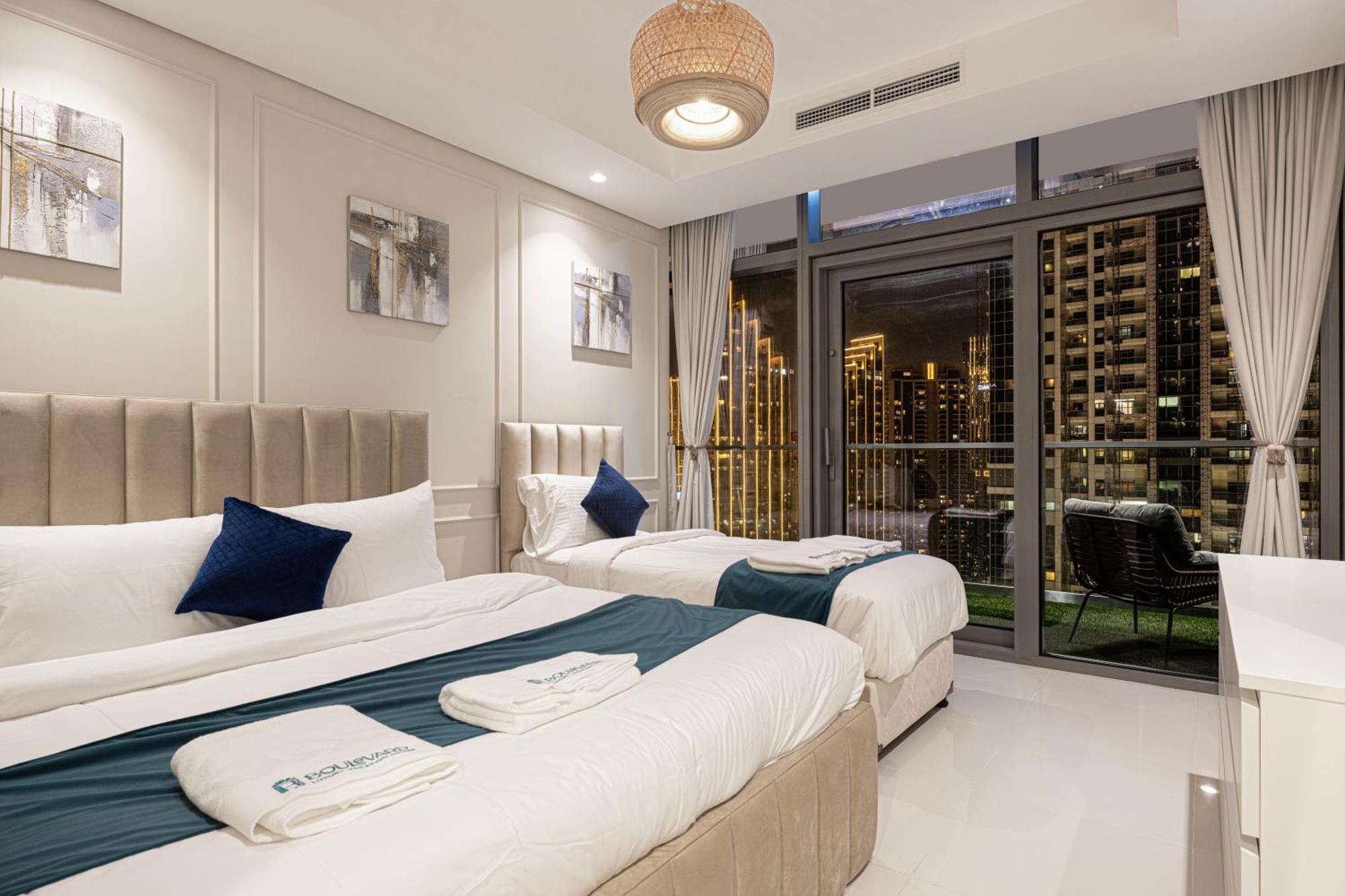 Boulevard 2 Bedroom Family With Burj Khalifa View And Infinity Pool In 64th Floor Downtown Apartment Dubai