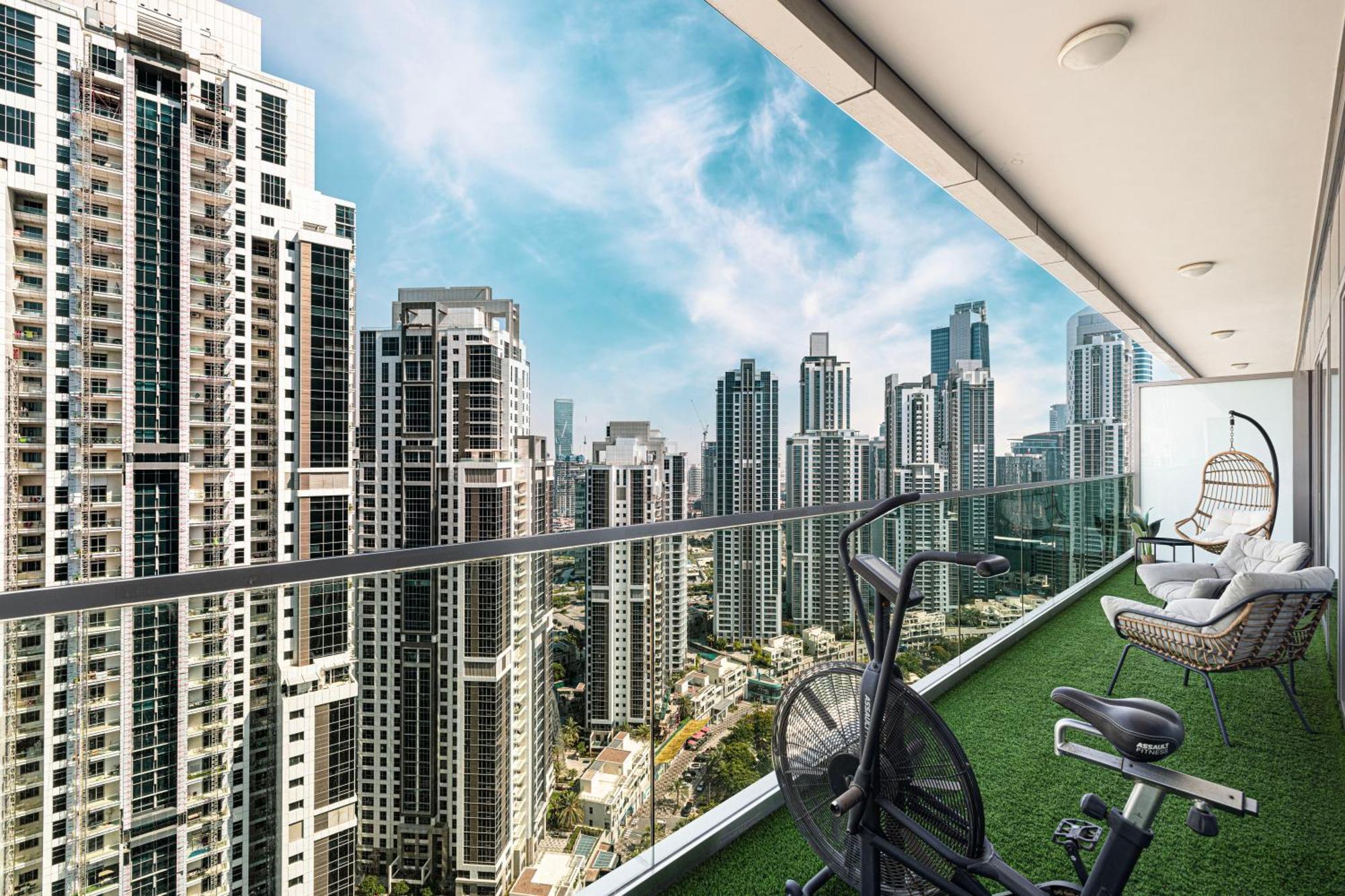 Boulevard 2 Bedroom Family With Burj Khalifa View And Infinity Pool In 64th Floor Downtown Apartment