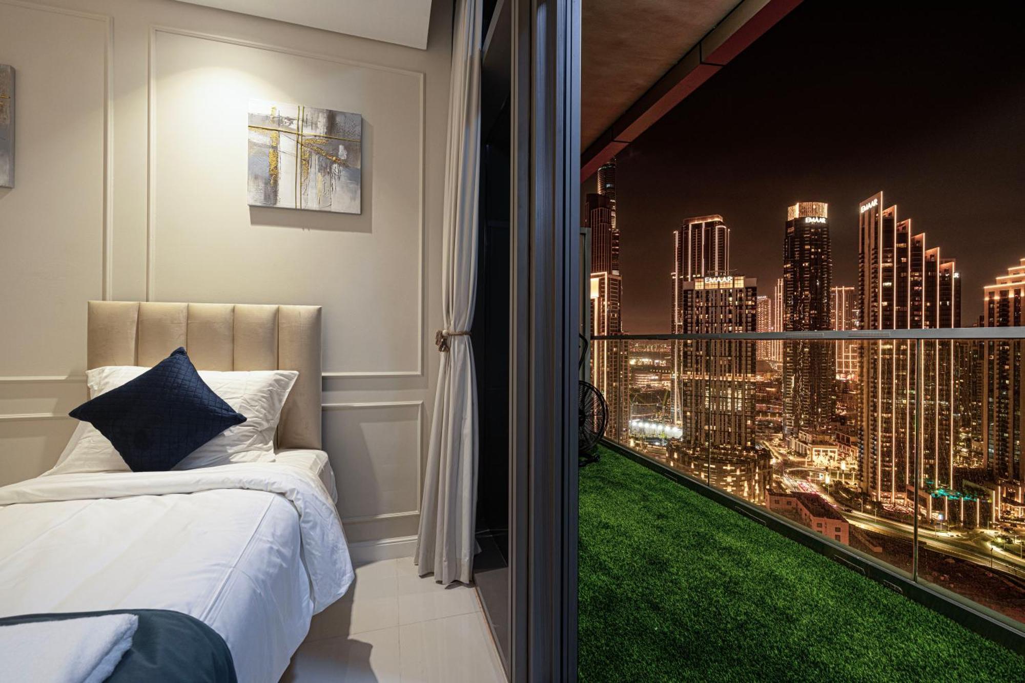 Apartment Boulevard 2 Bedroom Family With Burj Khalifa View And Infinity Pool In 64th Floor Downtown Dubai