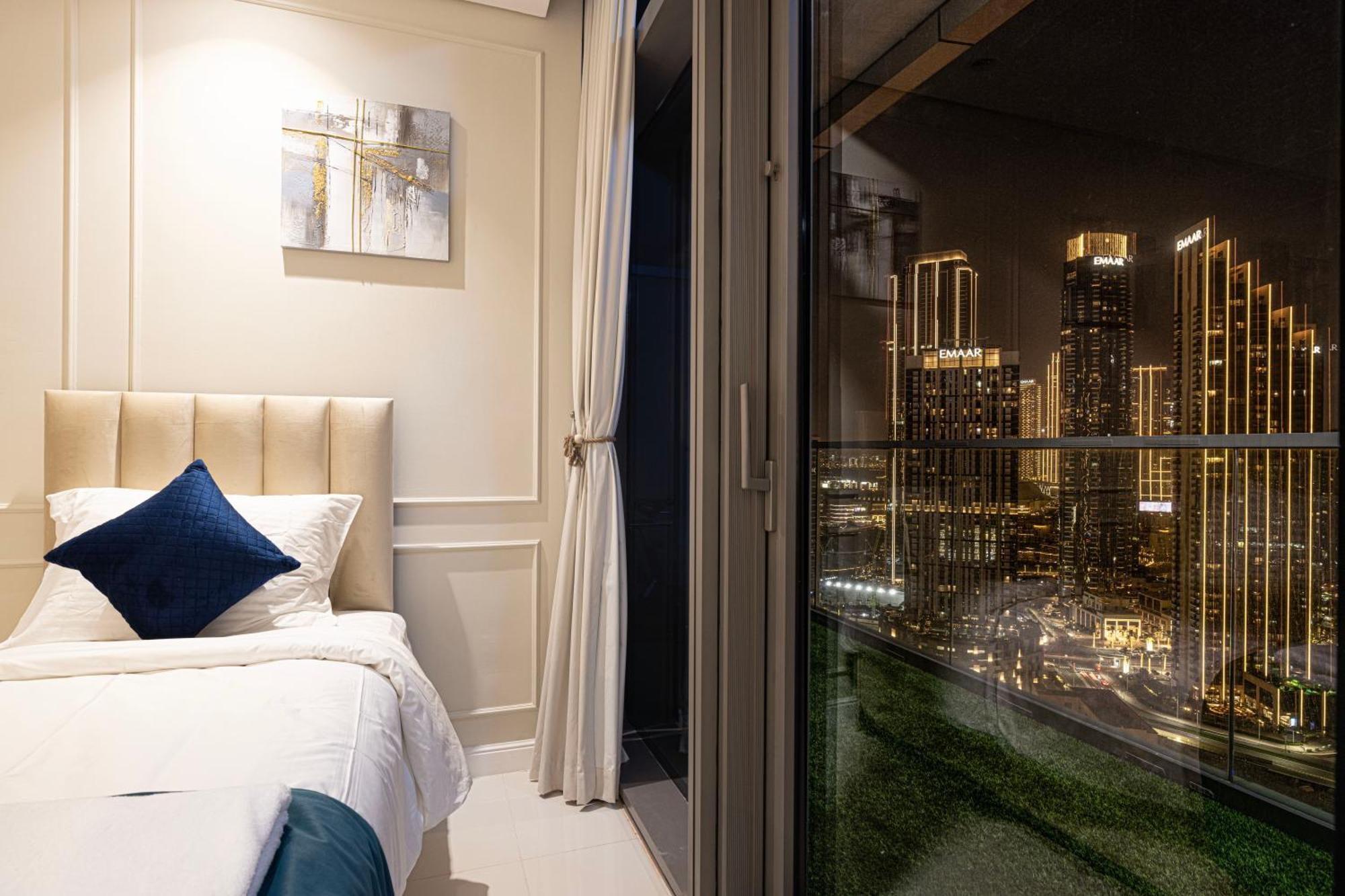 Apartment Boulevard 2 Bedroom Family With Burj Khalifa View And Infinity Pool In 64th Floor Downtown Dubai