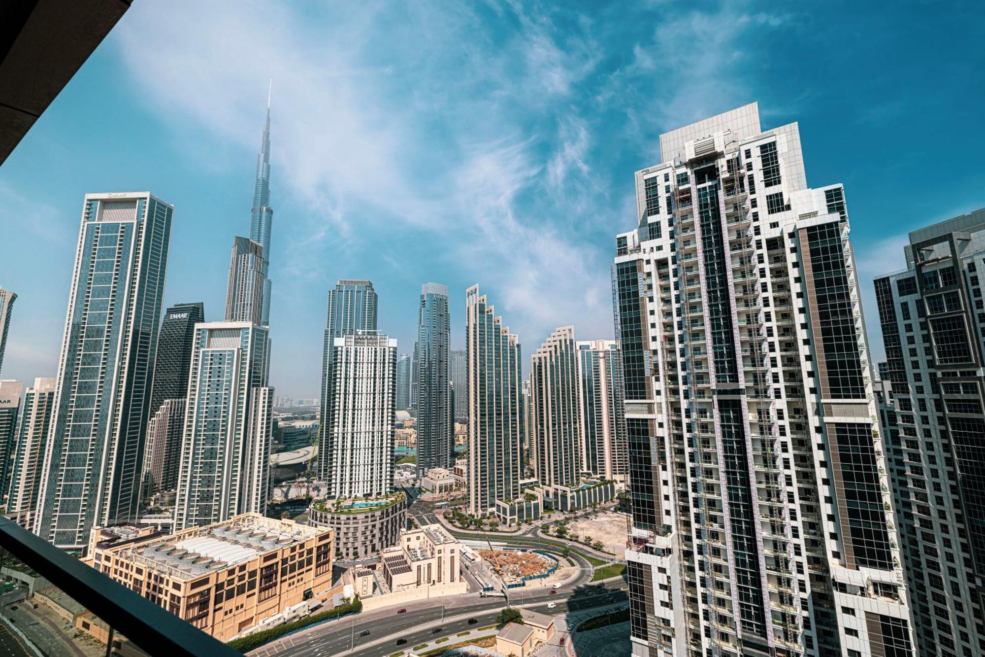 Boulevard 2 Bedroom Family With Burj Khalifa View And Infinity Pool In 64th Floor Downtown Apartment