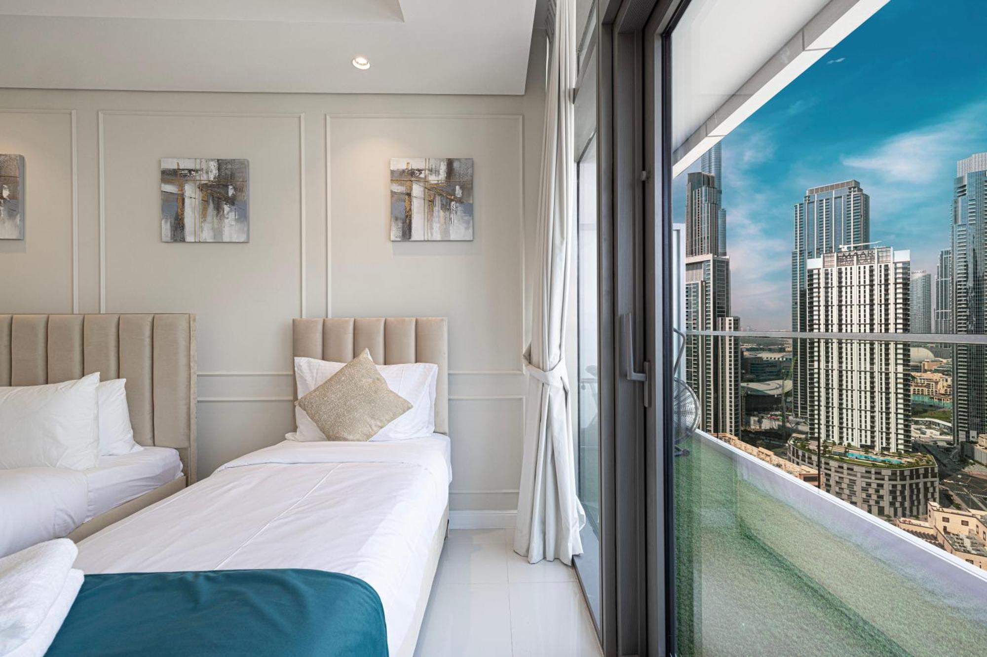 Boulevard 2 Bedroom Family With Burj Khalifa View And Infinity Pool In 64th Floor Downtown Apartment Dubai