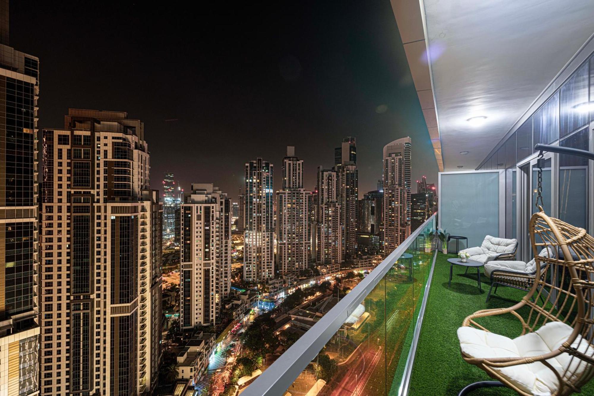 Boulevard 2 Bedroom Family With Burj Khalifa View And Infinity Pool In 64th Floor Downtown Apartment Dubai
